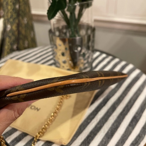 Louis Vuitton Milla Clutch - Picture 4 of 12